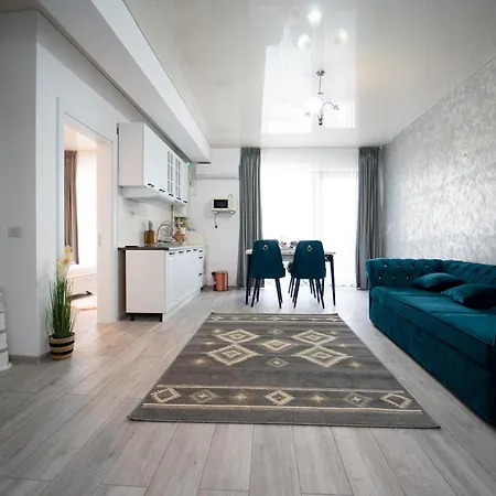 109 B2 Almar Luxury Residence-renting & Free Pool Apartment