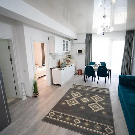 109 B2 Almar Luxury Residence-renting & Free Pool Apartment